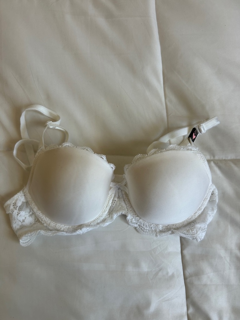 VS Dream angel lined demi in white. 32C